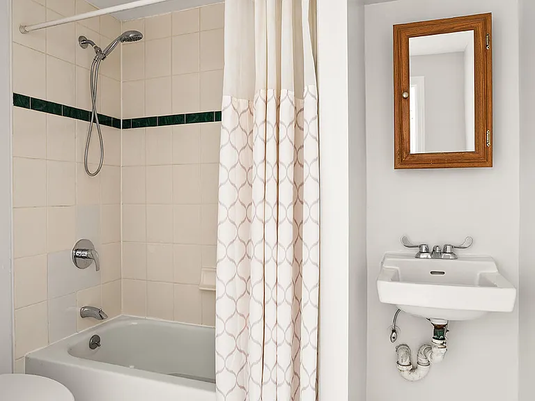 7 Monroe St #1 — Photo 4
