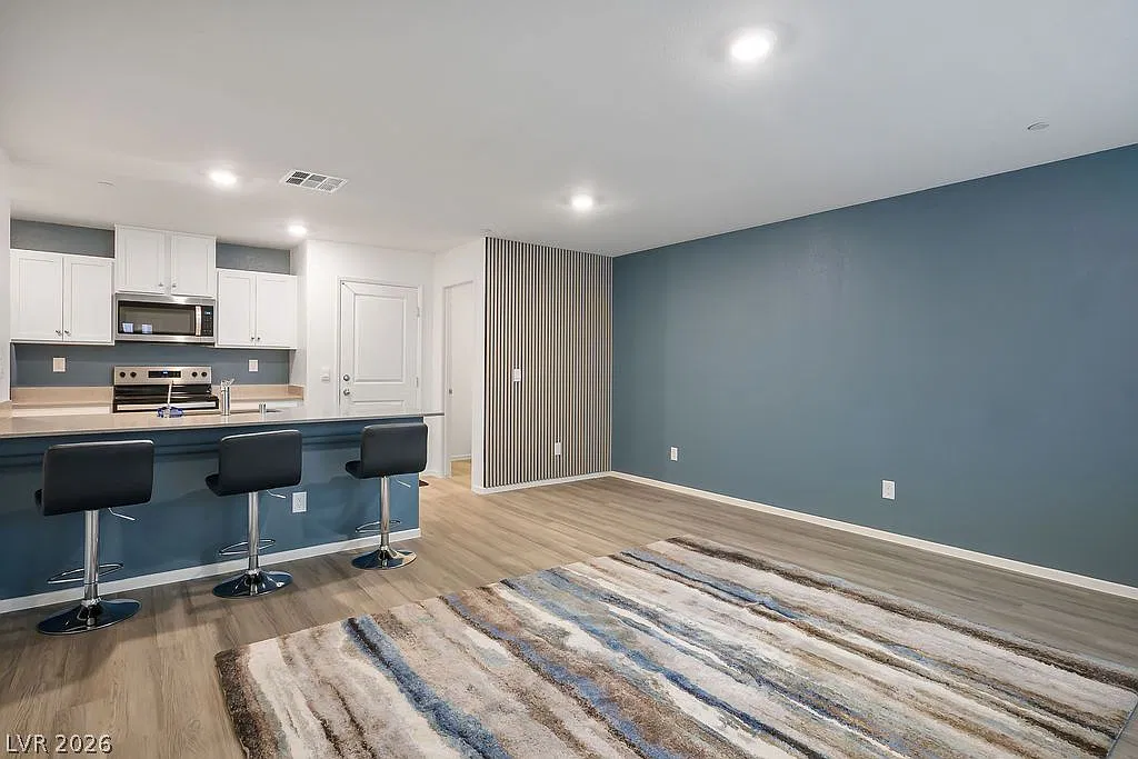 3 bed, 2.5 bath, 1324 sqft, $1,995 — Photo 1