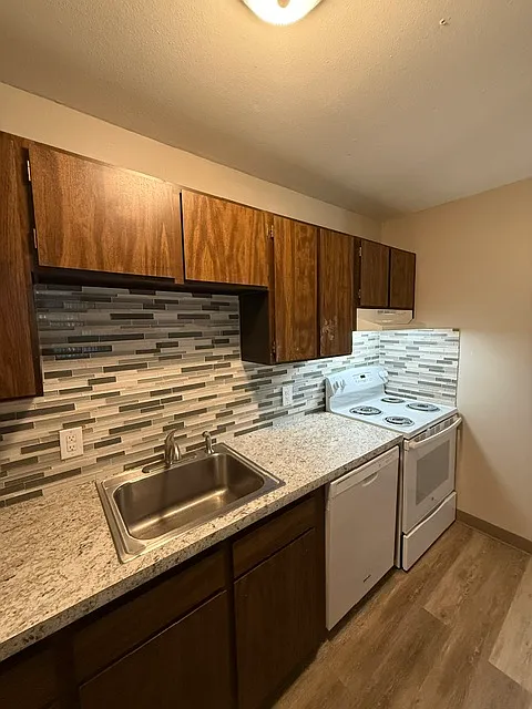 11403 E 2nd Ave — Photo 3
