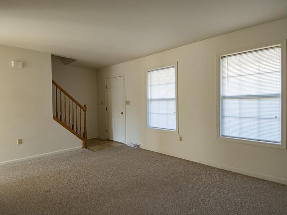 Entry/Living Room
