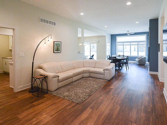 5th image of 2945 Platinum Dr NE