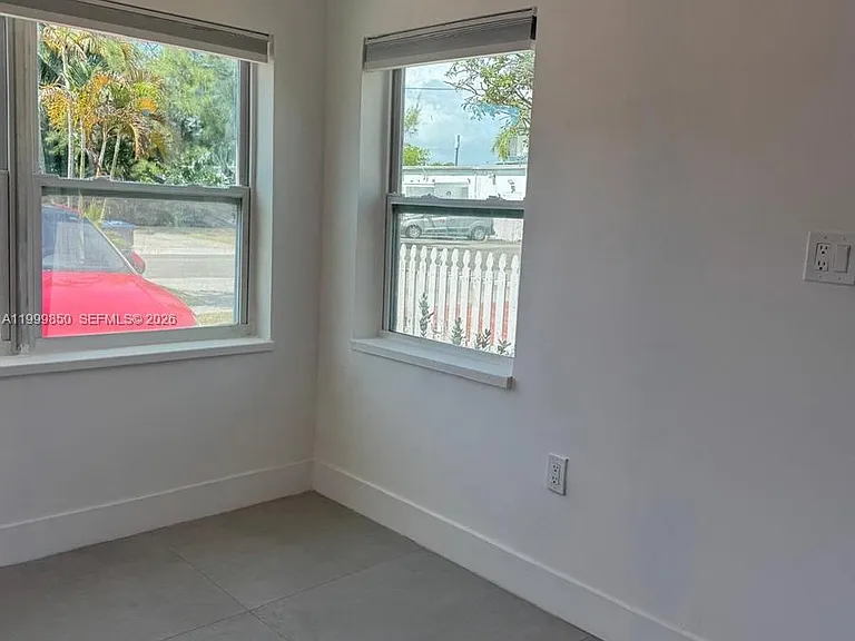 615 NE 3rd St #2 — Photo 9