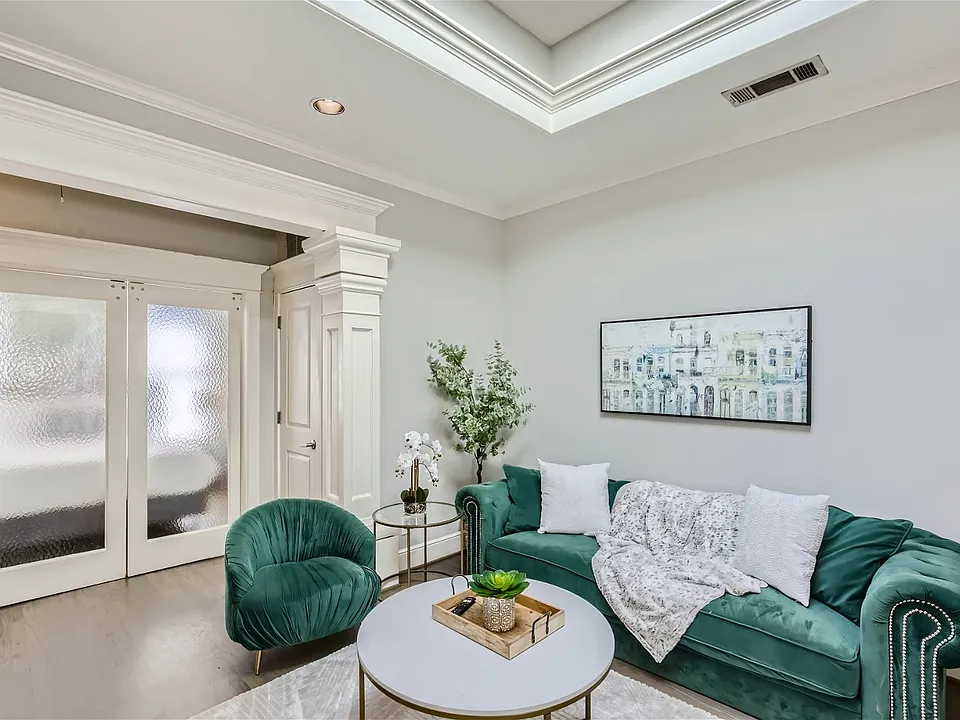 4038 Lemmon Ave #202
