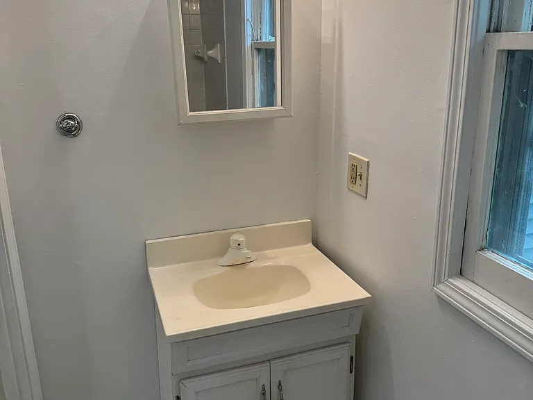 429 Parkdale Ave #LOWER — Photo 12