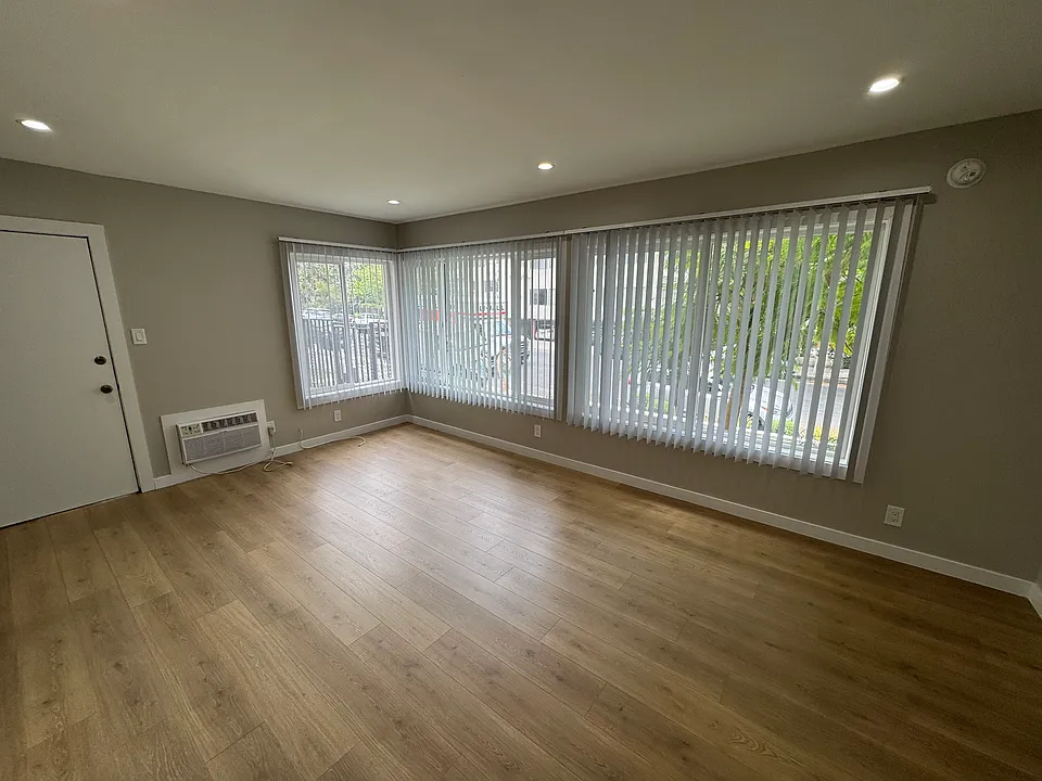 5447 Russell Ave #2
