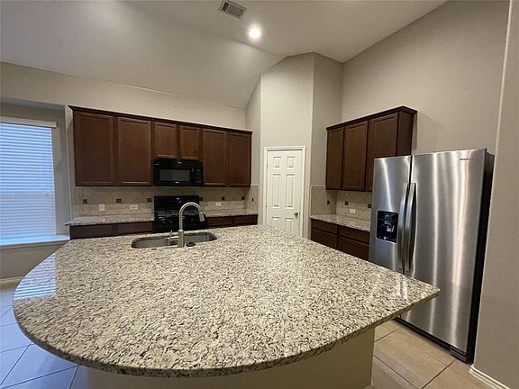 3rd image of 613 Loma Cedro Bnd
