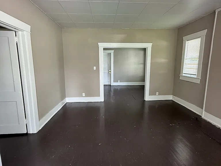 5220 Court Q — Photo 2