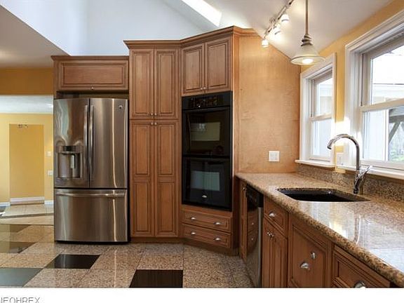 3rd image of 5828 Briarwood Ln