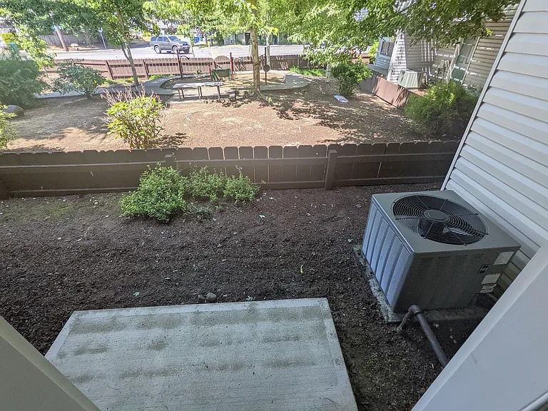 Halsey East Townhomes — Photo 10