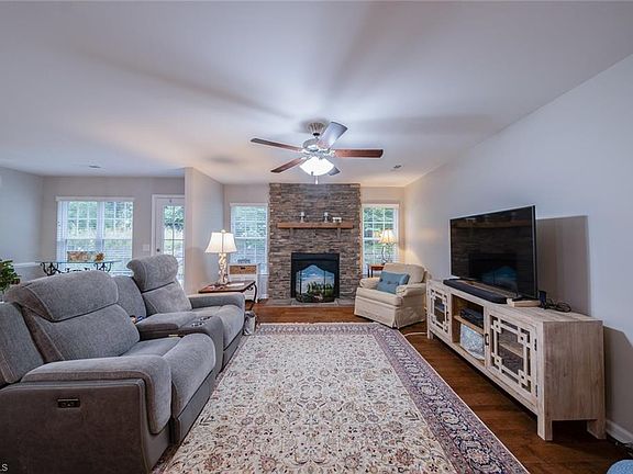 4th image of 1460 Land Grove Dr