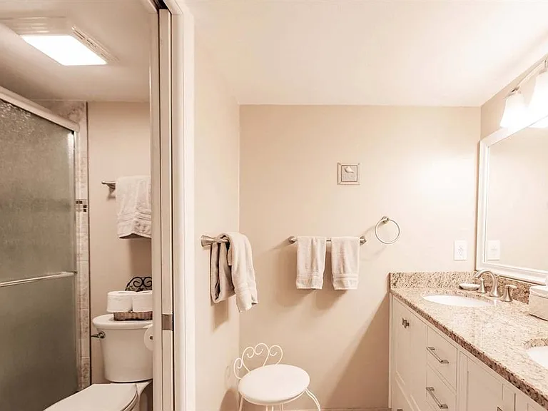 1125 W Peppertree Dr #501 — Photo 20