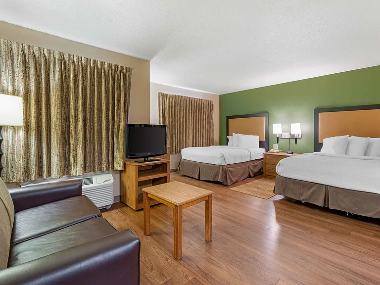 Deluxe Studio - 2 Full Beds