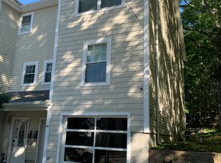 90 Summit St #B, Norwich, CT 06360