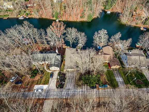 3rd image of 131 Shore Ln