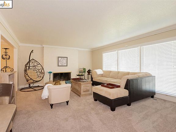 5th image of 2884 W Benjamin Holt Dr
