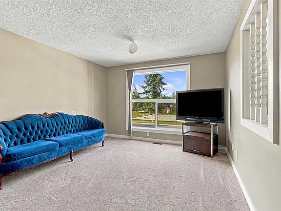 4th image of 64 N Castlebrook Rise NE
