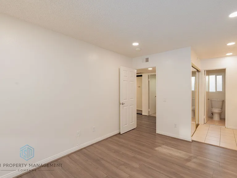 8407 Spring Desert Pl #E — Photo 12