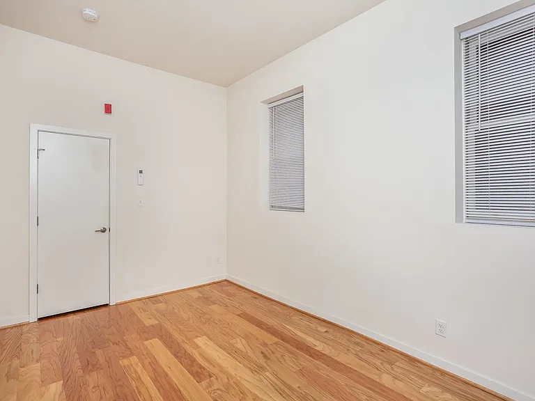 For Rent: Downtown Elegance at 605 Park Ave Your Urban Haven Awaits! — Photo 28