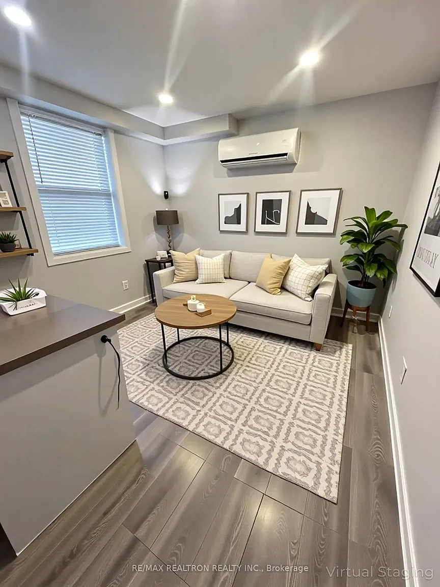 1492 Dundas St E #4 photo 1