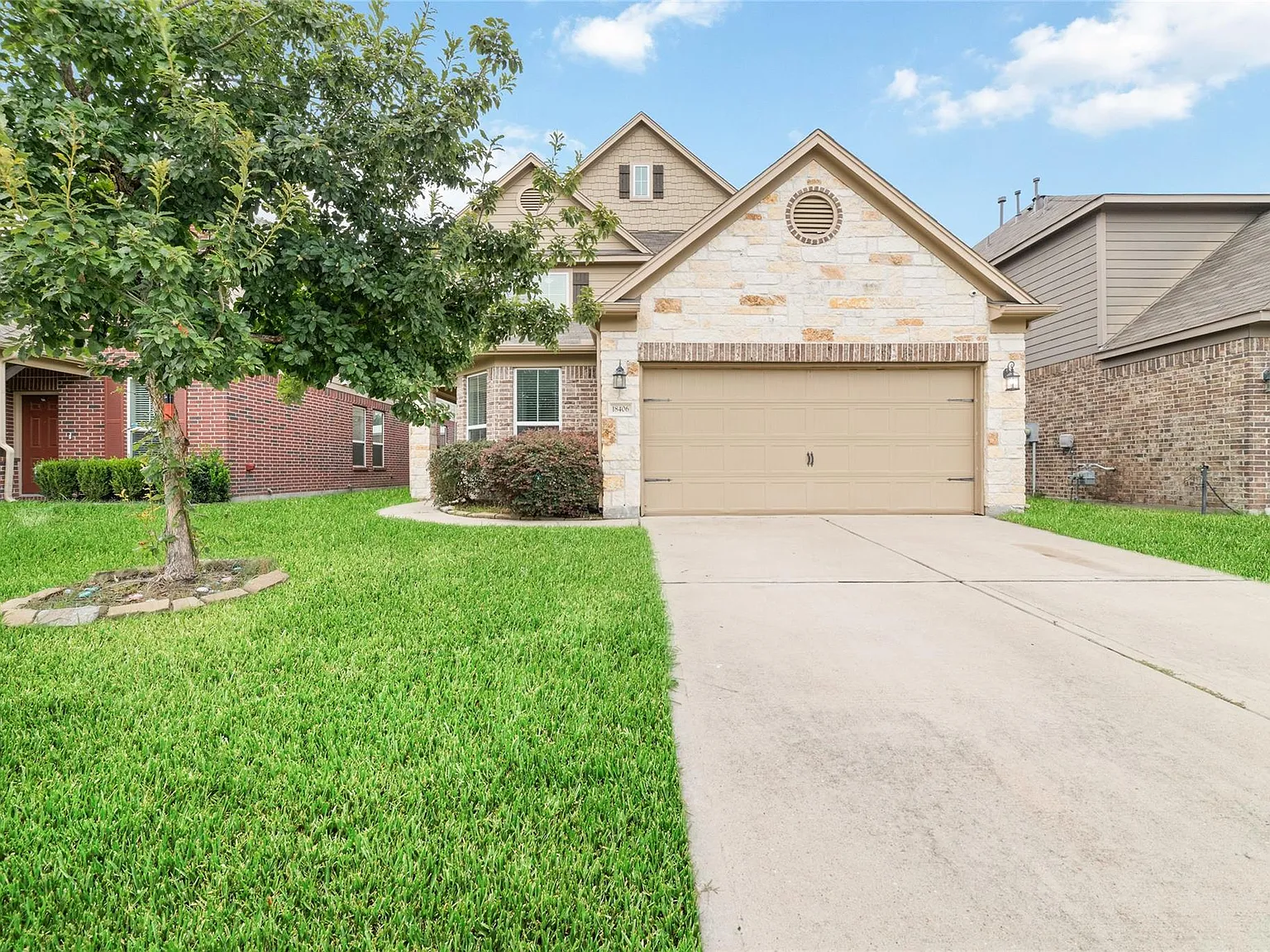 4 bed, 3.0 bath, 2476 sqft, $2,600 — Photo 1