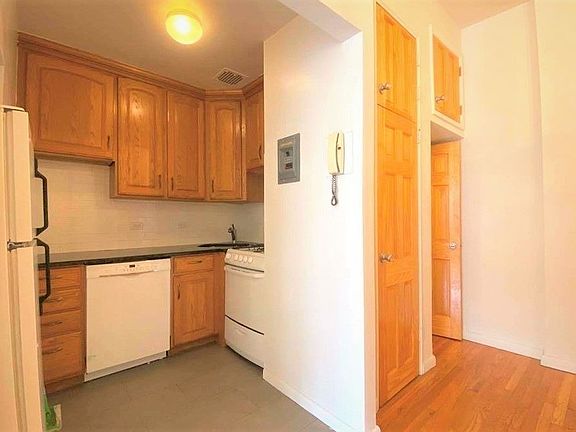 5th image of 27 W 71st St #4AA