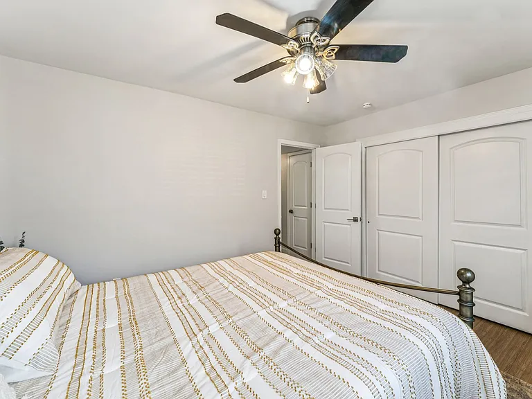 530 W 10th St #530 — Photo 16