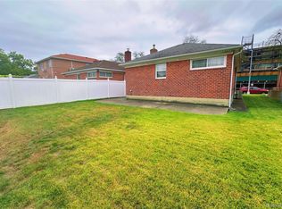 166-27 16th Ave, Flushing, NY 11357