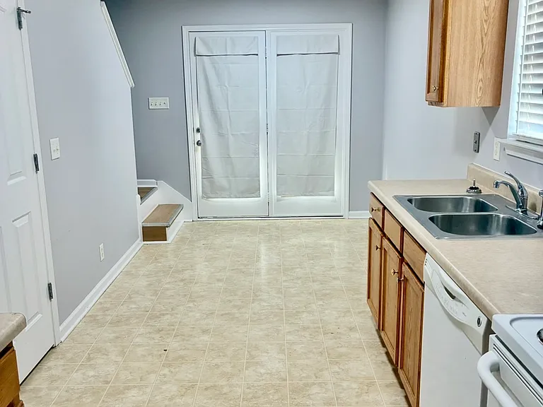 1430 Amal Dr — Photo 5