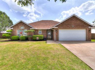 6 SW Bradbury Cir, Lawton, OK 73505
