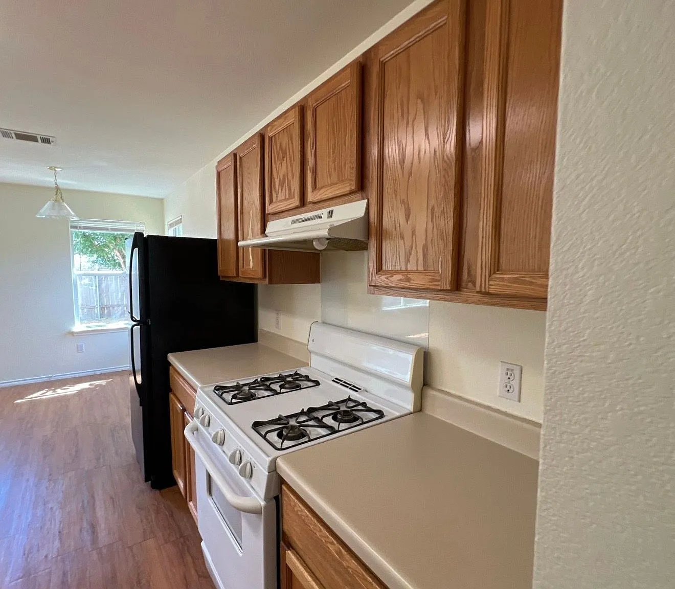 3 bed, 1616 sqft, $1,850 — Photo 3