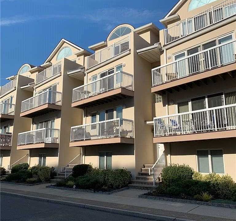 1st image of 111 W Broadway #203