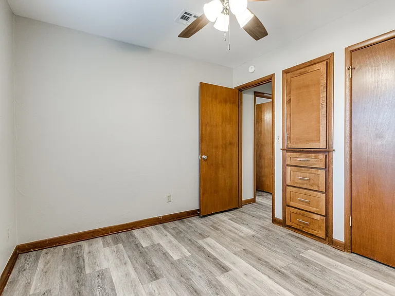 421 Foreman Ave — Photo 13