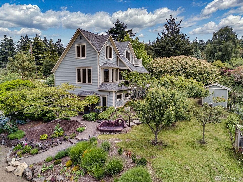 Charming, multi-functional property with mature landscape.