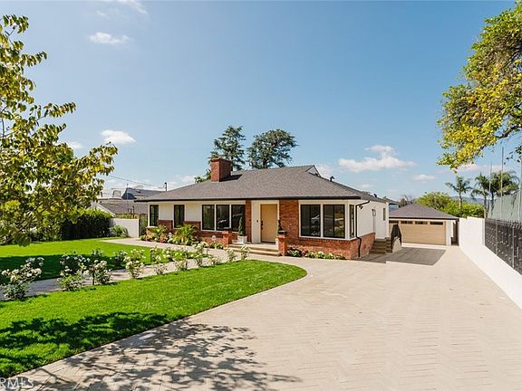 3rd image of 941 Sherlock Dr