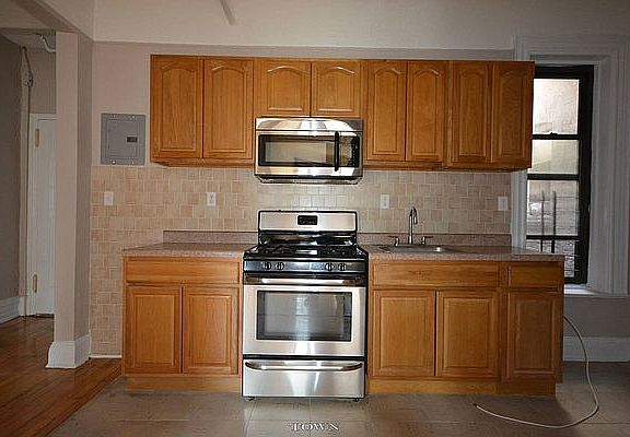 2nd image of 1331 Pacific St APT 5