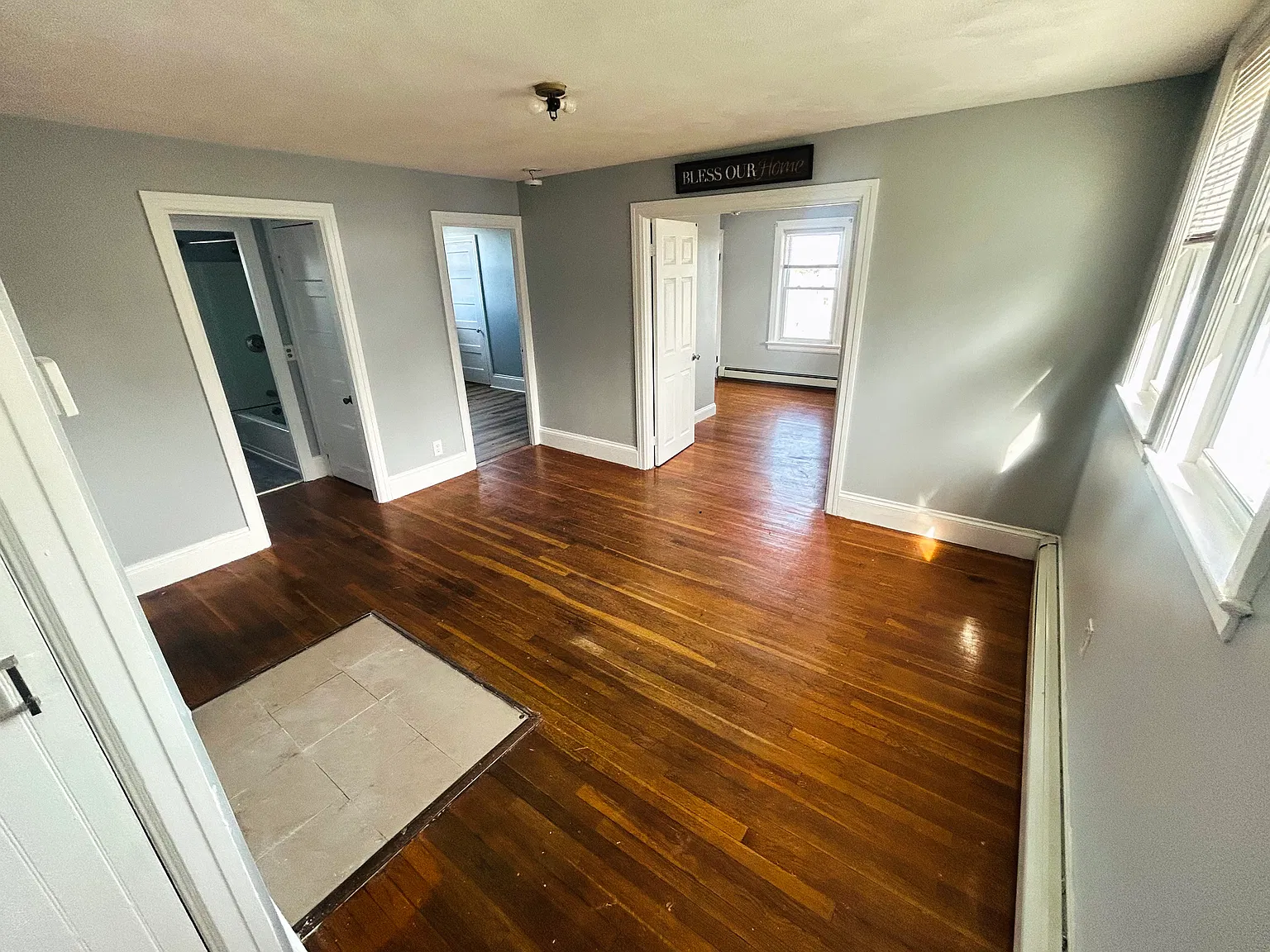 3 bed, 1000 sqft, $2,100 — Photo 2