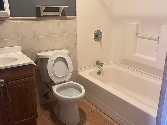 4th image of 365 Summer St APT 2
