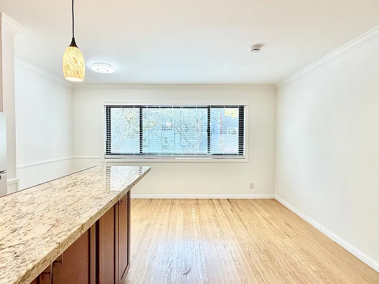 140 Montecito Apartments — Photo 2