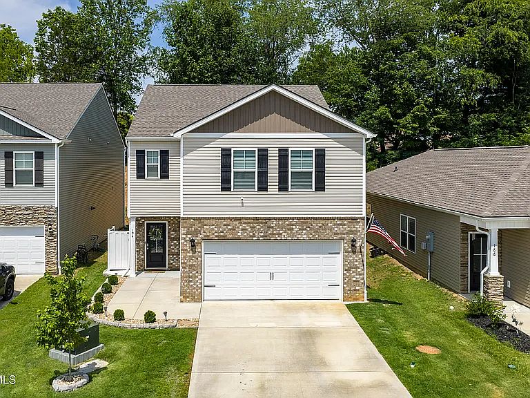 1st image of 194 Wanderlust Ct