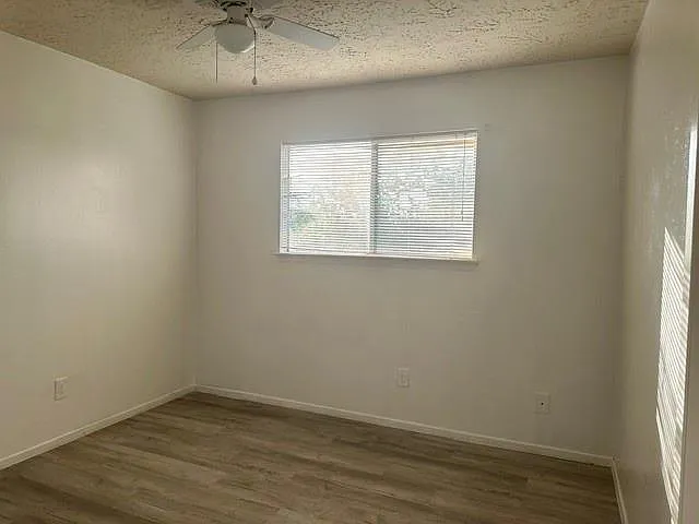 402 Juniper Ct — Photo 6