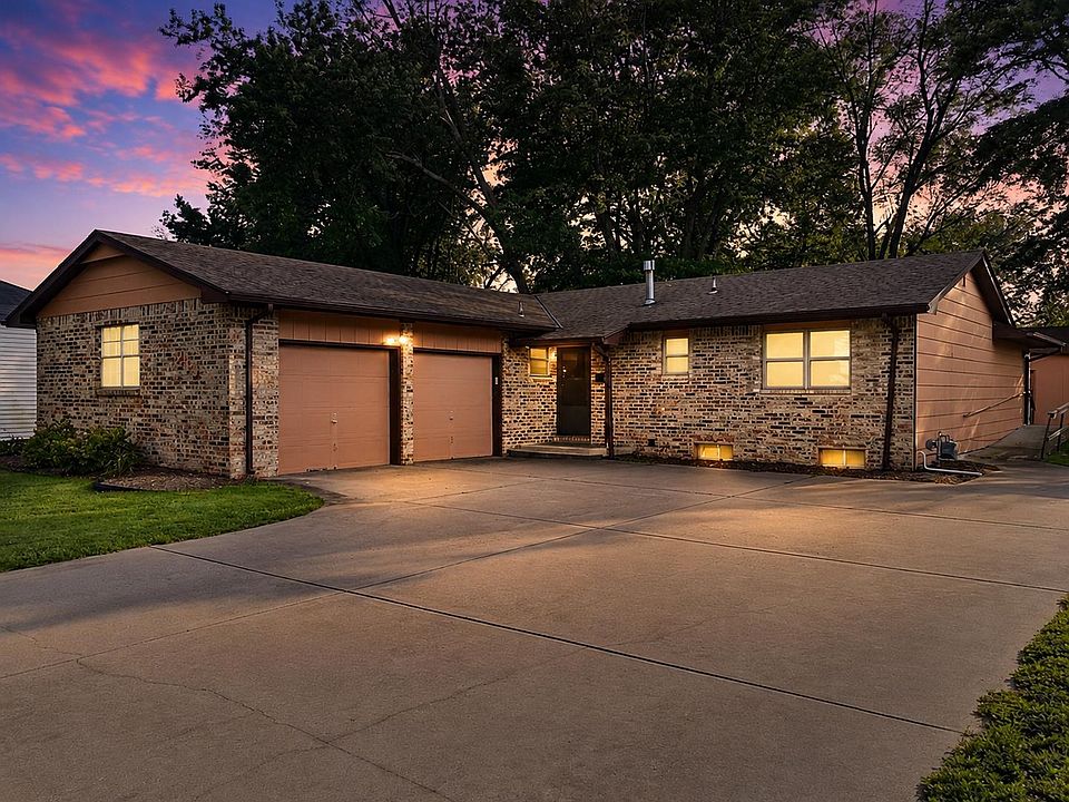 1st image of 213 S Lauber Ln