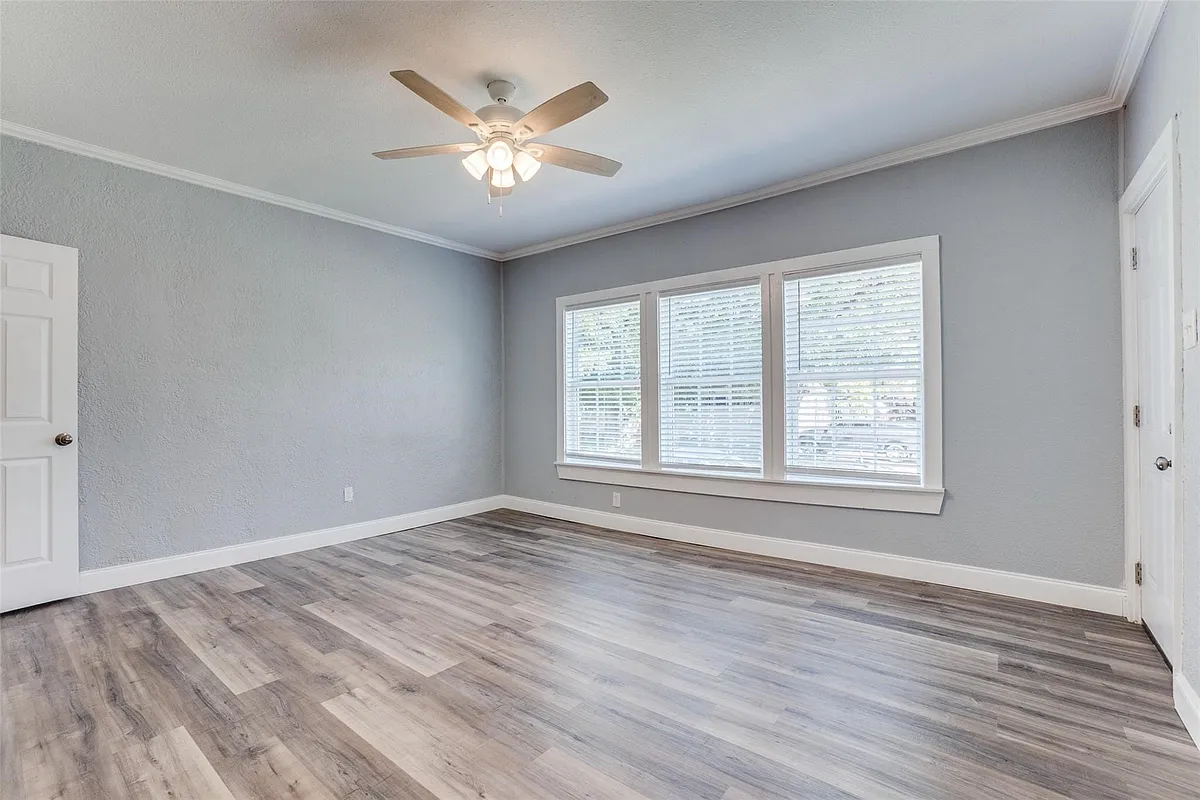 Building Photo - 320 W Canty St #2