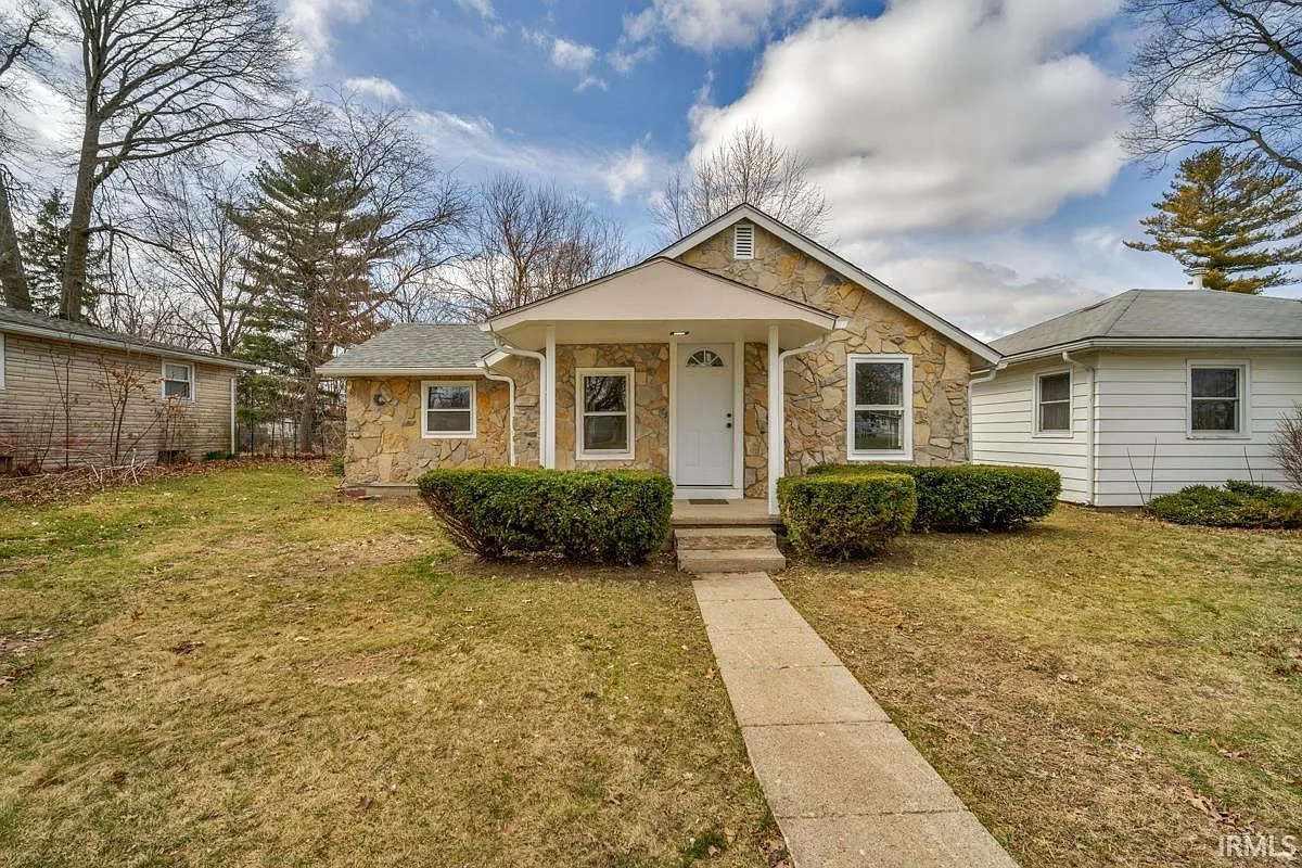 2443 N Bell St photo 1