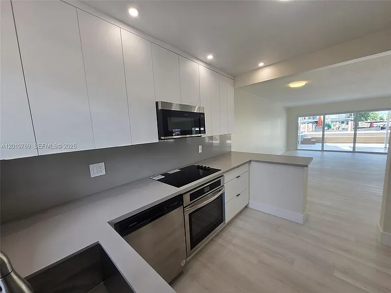 834 Raymond St — Photo 59