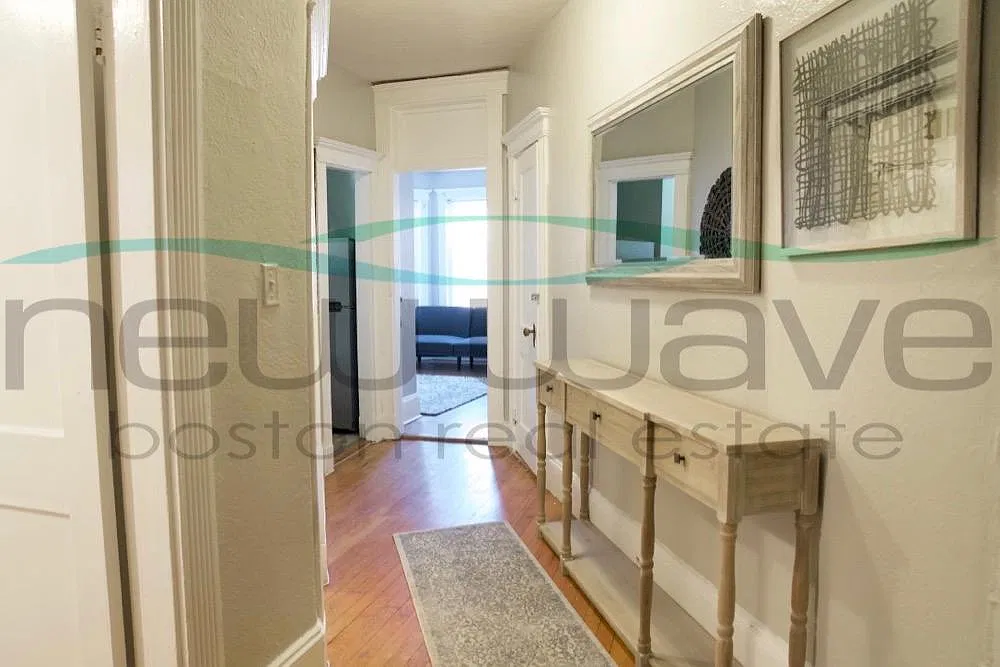 4 bed, 900 sqft, $5,600 — Photo 3