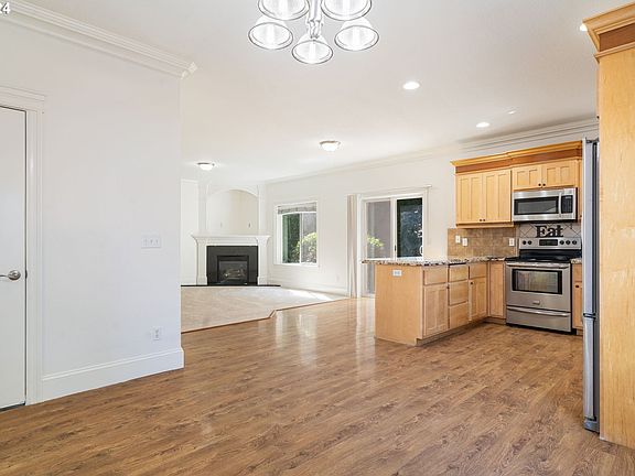 4th image of 3015 NE 87th Cir