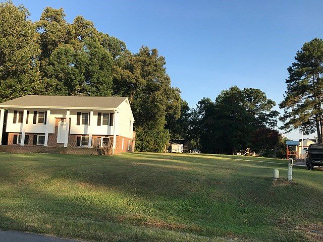 2nd image of 323 Allen Ct