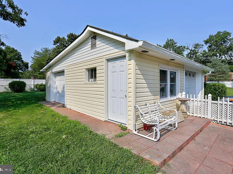 807 Danza Rd — Photo 43