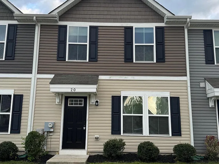 20 Marsh Ln — Photo 1