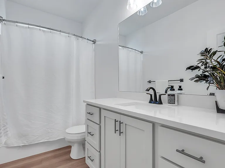2409 E Woodbury Ln — Photo 16